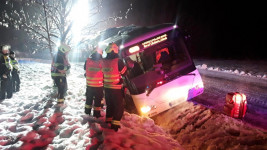 hasiči bus GeWjfZQXMAAdVYq